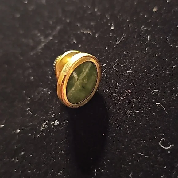 Vintage Natural Green Stone Tie Pin 🎠50 - Picture 1 of 4